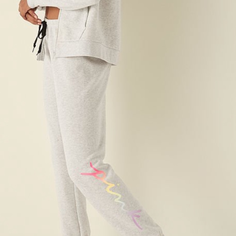 💗vs pink joggers